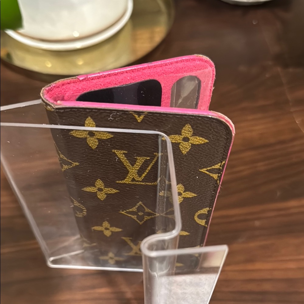 Louis Vuitton Monogram Phone Case - Picture 9 of 10